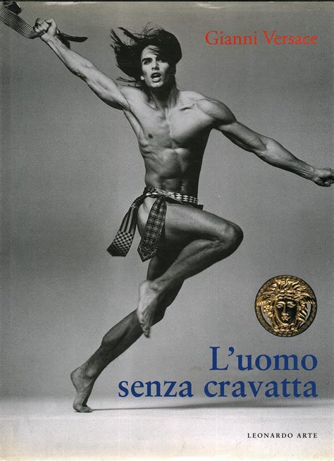 L' uomo senza cravatta. Gianni Versace 